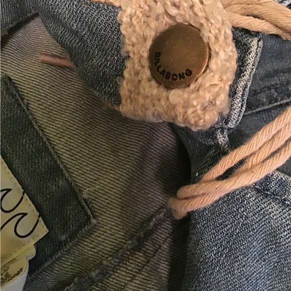 Billabong jeans jacket with knit sleeves and a hood - Picture 8 of 10